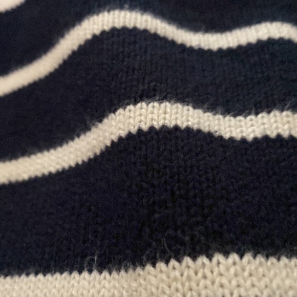 American Eagle Outfitters sweater - Picture 10 of 10